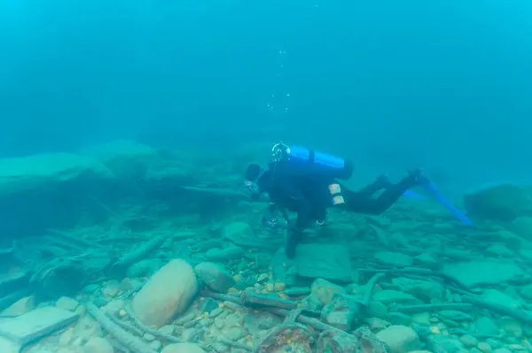 Munising August 11Th 2023 Scuba Diver Exploring Shipwreck Remains High — Stock Photo, Image