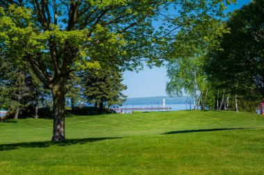 Marina Light, Waterfront View ve Kopya-Space ile Manzara Petoskey Park. Yüksek kalite fotoğraf