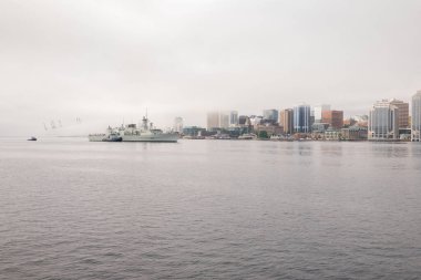 Halifax, NS, Kanada - 23 Haziran 2024: Fotokopi-Uzay ile Şehir Limanı Askeri Gemisi. Yüksek kalite fotoğraf