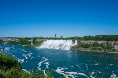 Niagara Şelalesi, Kanada - 15 Haziran 2024: Niagara Şelalesi ve Urban Fotokopi-Uzay. Yüksek kalite fotoğraf