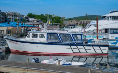 Bar Harbor, Maine, ABD - 23 Haziran 2024: Guide Tour Boat Marina 'ya yanaştı. Yüksek kalite fotoğraf