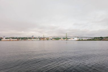 Halifax, NS, Kanada - 23 Haziran 2024: Halifax Limanı ve Angus L. Macdonald Köprüsü. Yüksek kalite fotoğraf