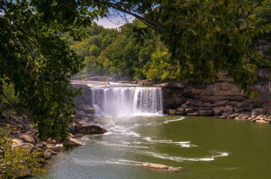 Cumberland Falls 'un manzarası. Yüksek kalite fotoğraf