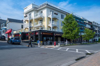 Bar Harbor, Maine, ABD - 18 Haziran 2024: Bar Harbor Maine 'de fotokopi-uzay ile sokak köşesi. Yüksek kalite fotoğraf