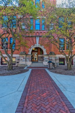 Doğu LANSING, MI - 17 Nisan: Marshall-Adams Hall 17 Nisan 2021 'de East Lansing' deki Michigan Eyalet Üniversitesi 'nin Ekonomi Bölümü' nün ana yurdu. Yüksek kalite fotoğraf