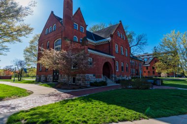 EAST LANSING, MI - 17 Nisan 2021 'de East Lansing' deki Michigan Eyalet Üniversitesi 'nin Ekonomi Bölümü' nün Eski Botanik Salonu. Yüksek kalite fotoğraf