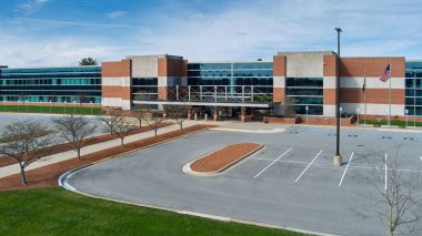 Dimondale, MI - 6 Nisan 2025: Michigan Eyaleti Operasyon Merkezi Giriş Görünümü. Yüksek kalite fotoğraf