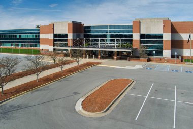 Dimondale, MI - 6 Nisan 2025: Michigan Eyaleti Operasyon Merkezi Giriş Görünümü. Yüksek kalite fotoğraf