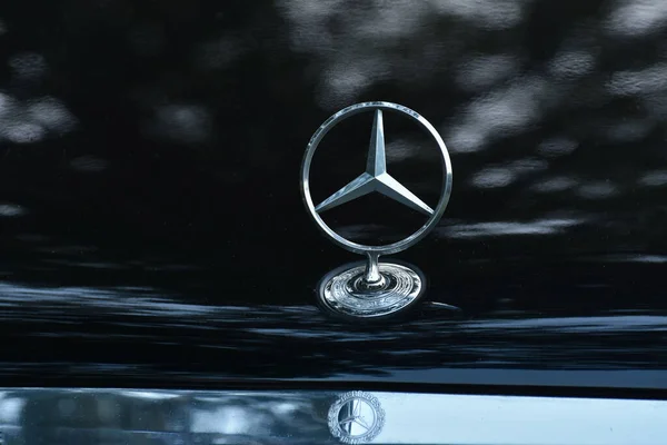Benz Gfsmersedes Benz Glass Isolated Award Icon Sport Competition Vector Стоковая Картинка