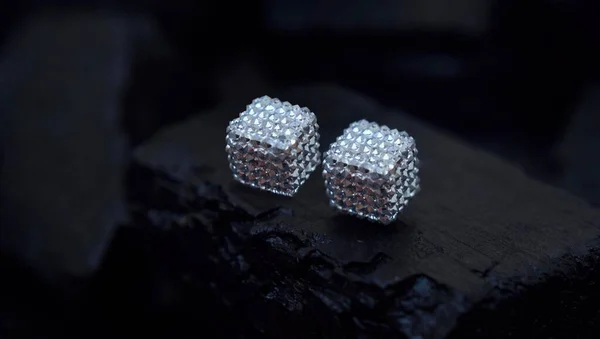 Σκουλαρίκια Όπως Κοσμήματα Διαμάντι Δαχτυλίδι Κοσμήματα Πέτρα Δέσμευση — Φωτογραφία Αρχείου