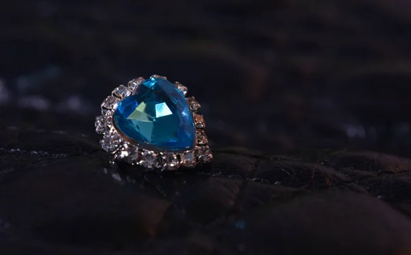 蓝色蓝宝石宝石昂贵的蓝色 — 图库照片