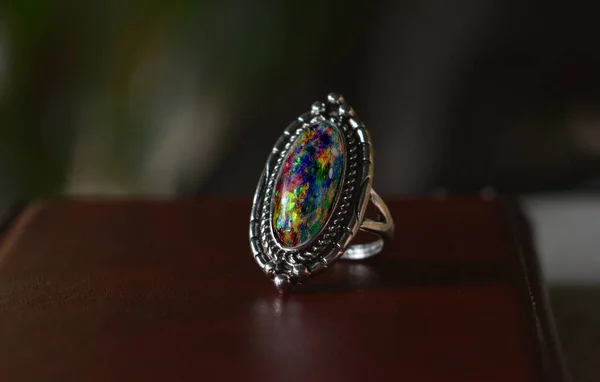 Opal Драгоценный Камень Который Имеет Красивые Цвета Редкие Дорогие — стоковое фото