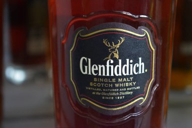 Likör çeşitli içeceklerdendir. Shel 'de.