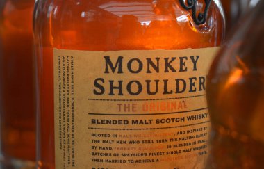 Likör çeşitli içeceklerdendir. Shel 'de.