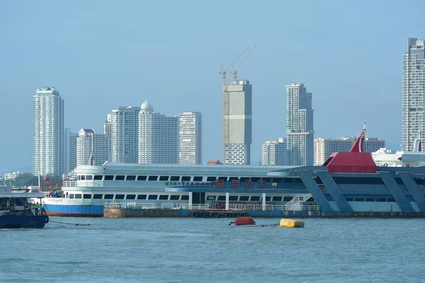 Pattaya Pier Has Tourists Many Speed Boats Parked Tourist Attraction — Fotografia de Stock