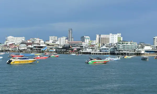 Pattaya Pier Has Tourists Many Speed Boats Parked Tourist Attraction — Foto Stock