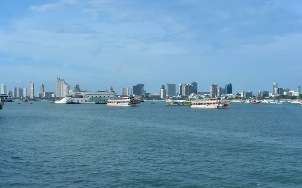 Pattaya Pier Has Tourists Many Speed Boats Parked Tourist Attraction — стокове фото