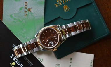 Rolex saatler pahalı, lüks kol saatleridir. Fotoğraf 6 Aralık 2022 'de Rayong, Tayland' da çekildi..