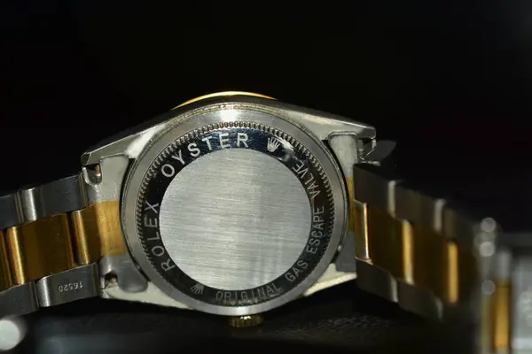 ロレックスの腕時計は高価な高級腕時計です 2022年12月6日 タイのレイヨンで撮影された写真 — ストック写真