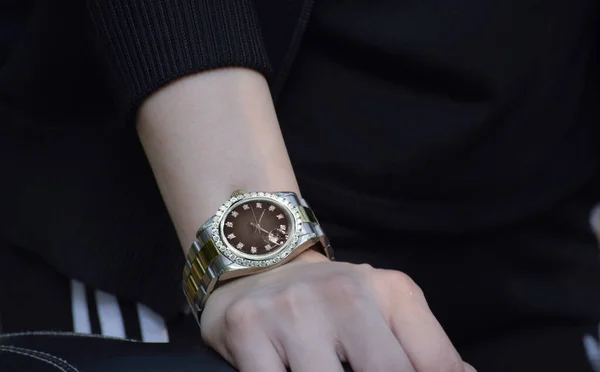Розкішний Годинник Розміщений Руці — стокове фото