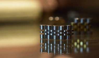 İzleme kayışları bağlanmak için kullanılır saat kayışları.