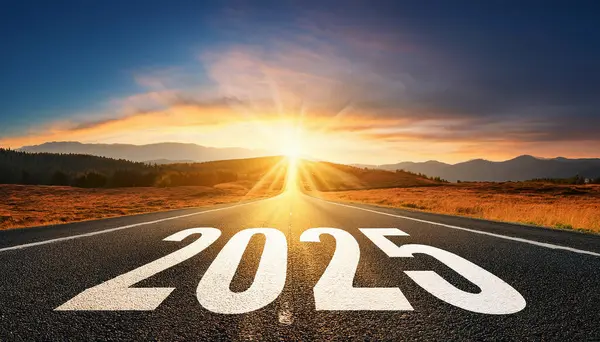 Yeni Yıl 2025 yolda ve 2025 'te yeni bir hayata başlıyor.