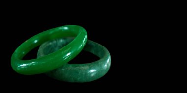 Yeşim taşı, yeşim taşı, yeşil yeşim taşı, değerli taş, yapraklar, su, beyaz, doğa, yeşil