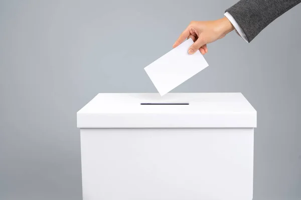 Man Putting His Vote Ballot Box Closeup Concept Free Democratic — Stock Photo, Image