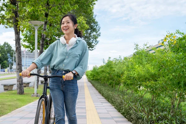 Happy Asian Woman Walking Park Bicycle — Stock Photo, Image