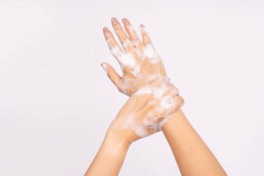 El yıkama beyaz arka planda izole