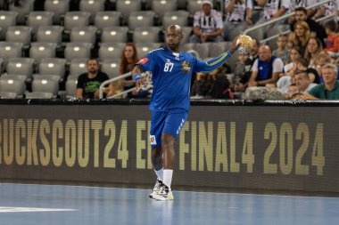 ZAGREB, CROATIA - 14 Eylül 2023: Makina Avcıları Şampiyonlar Ligi, HC Zagreb - THW Kiel. HC Zagreb oyuncusu pas veriyor