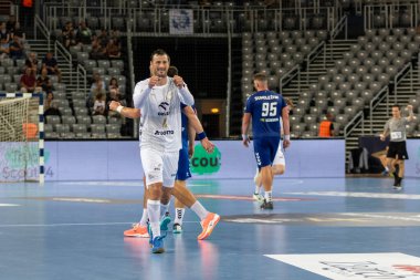 ZAGREB, CROATIA - 14 Eylül 2023: Makina Avcıları Şampiyonlar Ligi, HC Zagreb - THW Kiel. THW Kiel oyuncusu Domagoj Duvnjak ile adliye oyunu hakkında