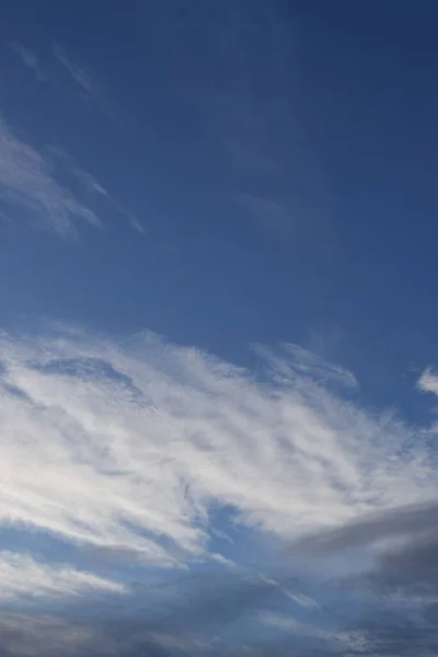 Panorama Blue Sky Bílé Mraky Nadýchaný Mrak Modrém Nebi Pozadí — Stock fotografie