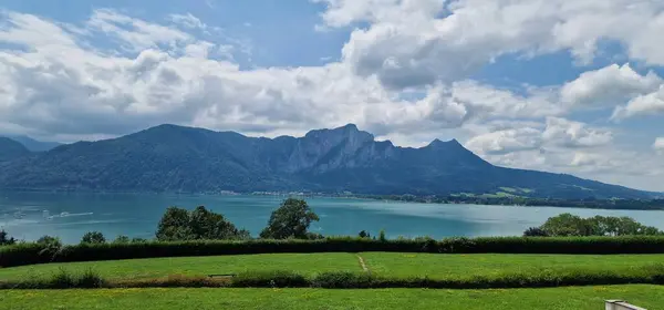 Mondsee Austria Gölü manzarası