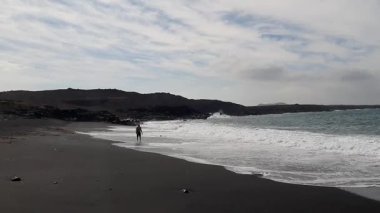 Sırt çantalı gezgin dünyayı geziyor..