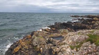 Vahşi İrlanda Sahil Hattı Sakin Gelgitler ve Kıyı Vahşi İrlanda