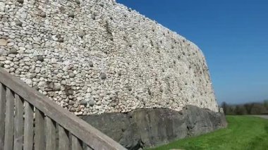Newgrange, Knowth, Dowth. İrlanda 'daki Stonehenge Megalitik Geçit Mezarları