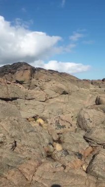 Dolomitler, Güney Tyrol, İtalya Alp Yansımaları ve Dağ Manzarası 'ndaki Carezza Gölü (Karersee)