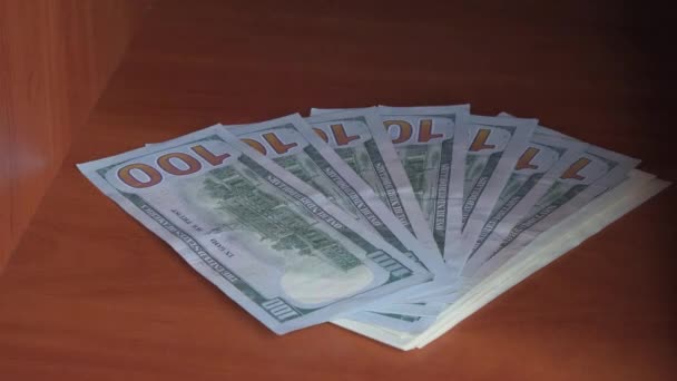 Main Homme Prenant Des Billets 100 Dollars Cabinet — Video