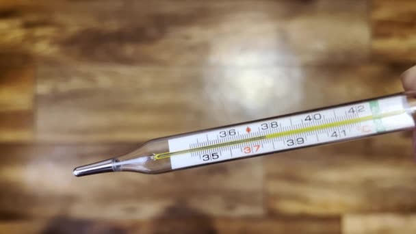 Thermometer Shows Elevated Body Temperature — Stockvideo