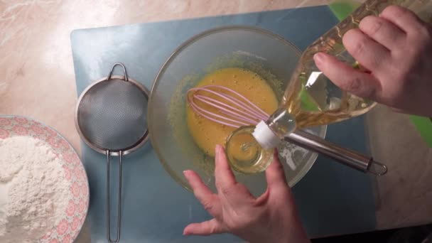Women Hands Add Vegetable Oil Beaten Egg Make Dough — Stockvideo