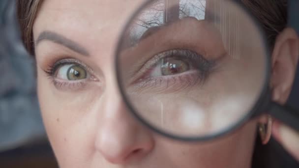 Face Woman Who Looks Camera One Eye Magnifying Glass — Wideo stockowe
