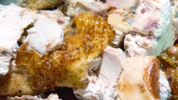 Pieces Fried Chicken Lying Plate Close — Vídeos de Stock