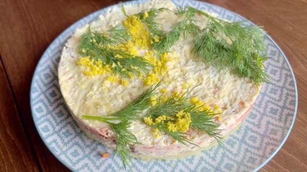 Woman Garnishing Just Made Mimosa Salad Sprinkling Yellow Egg Yolk — Stok Video