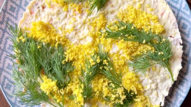 Vackert Dekorerad Vårsallad Mimosa Sett Ovanifrån — Stockvideo