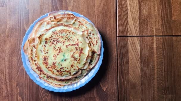 Delicious Pancakes Added Herbs Lying Plate Wooden Dining Table — Vídeo de Stock