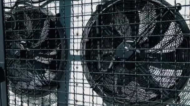 Rotační Lopatky Velkého Klimatizátoru Vzduchu Detailní Záběr — Stock video