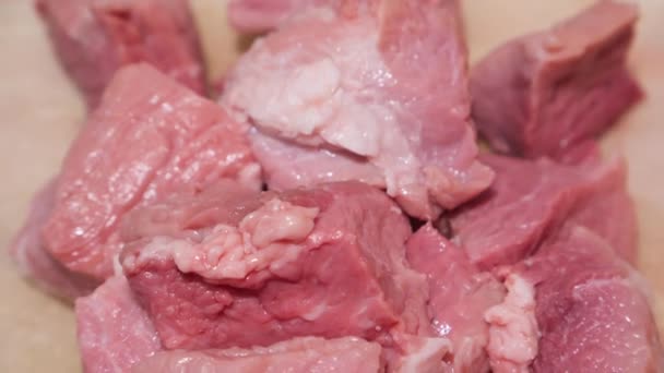 Trozos Carne Cerdo Yacen Sobre Mesa — Vídeos de Stock