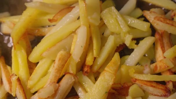 Золоту Картоплю Смажать Сковороді Олією — стокове відео