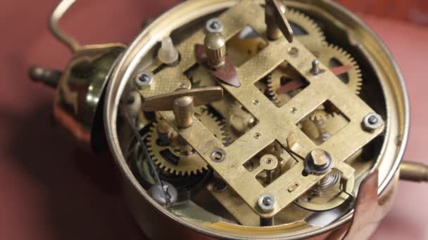 旧闹钟内的时钟工作机制 — 图库视频影像